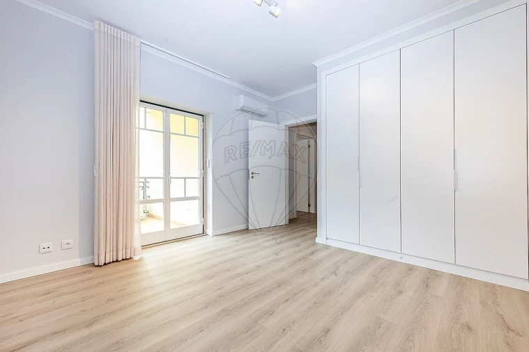 Apartamento T4 para Venda em Santa Maria e São Miguel, São Martinho, São Pedro Penaferrim Foto 15