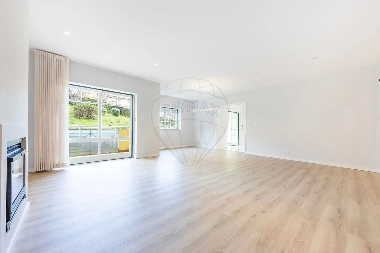 Apartamento T4 para Venda em Santa Maria e São Miguel, São Martinho, São Pedro Penaferrim Foto 6