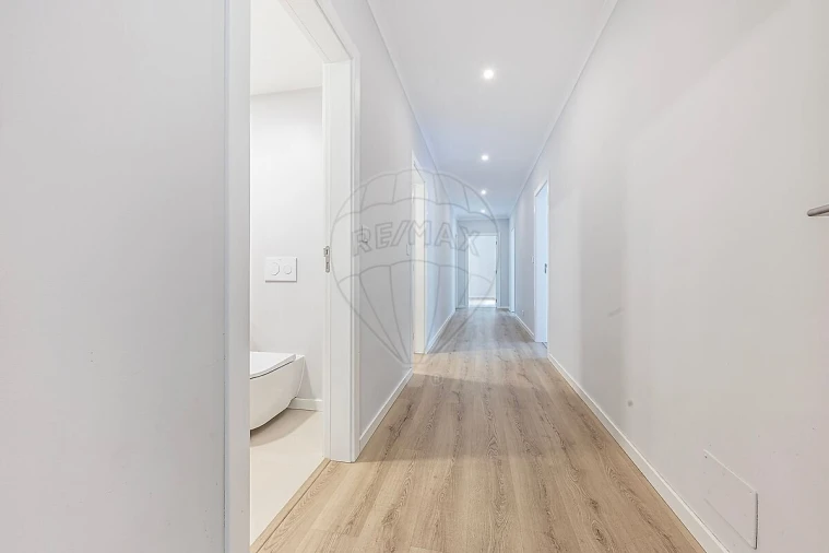 Apartamento T4 para Venda em Santa Maria e São Miguel, São Martinho, São Pedro Penaferrim Foto 8