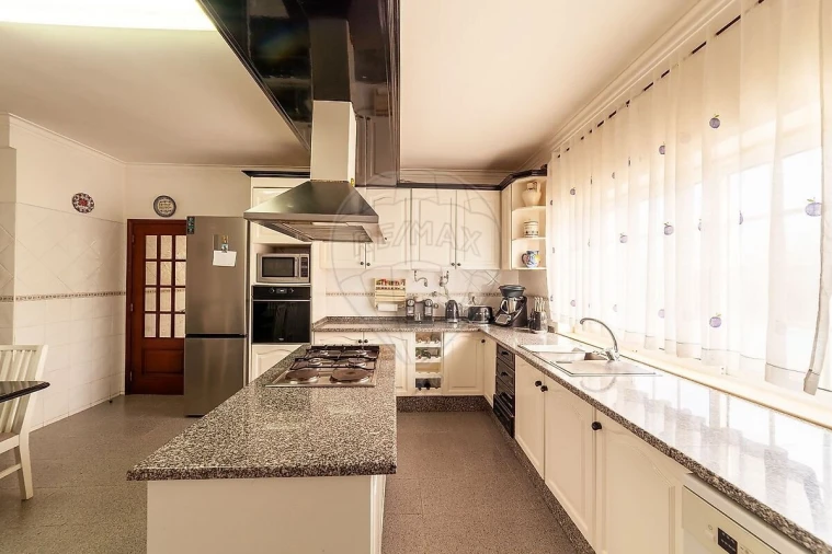 Moradia T4 para Venda em Azeitão (São Lourenço e São Simão) Foto 11