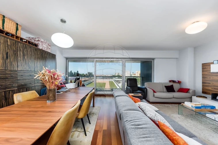 Apartamento T4 para Venda em Algés, Linda-A-Velha e Cruz Quebrada-Dafundo Foto 2