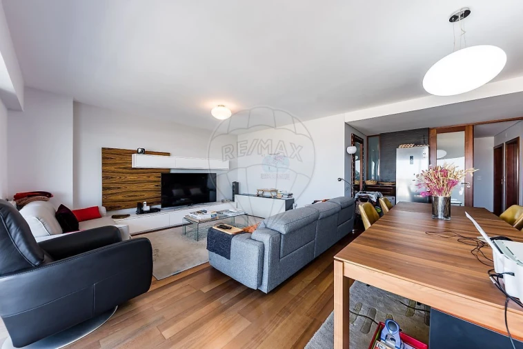 Apartamento T4 para Venda em Algés, Linda-A-Velha e Cruz Quebrada-Dafundo Foto 3