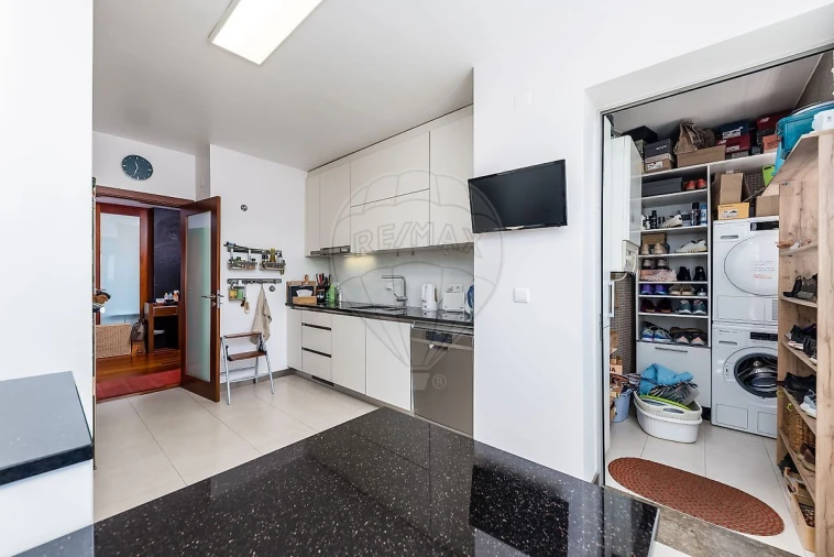 Apartamento T4 para Venda em Algés, Linda-A-Velha e Cruz Quebrada-Dafundo Foto 16