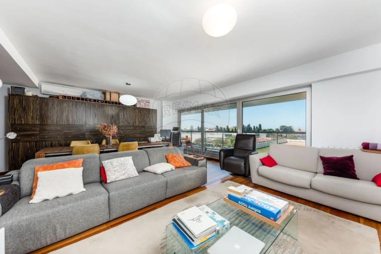 Apartamento T4 para Venda em Algés, Linda-A-Velha e Cruz Quebrada-Dafundo