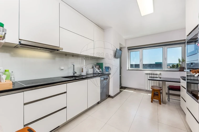 Apartamento T4 para Venda em Algés, Linda-A-Velha e Cruz Quebrada-Dafundo Foto 13