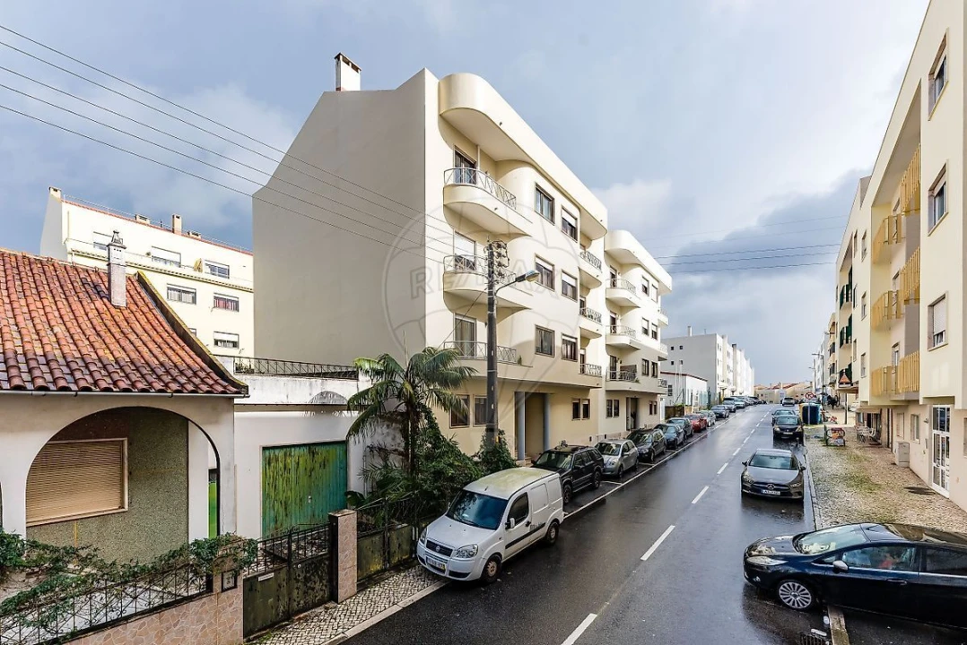 Apartamento T1 para Venda em Pontinha e Famões Foto 3