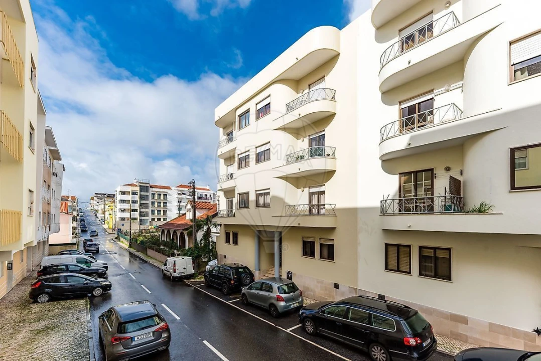 Apartamento T1 para Venda em Pontinha e Famões Foto 1