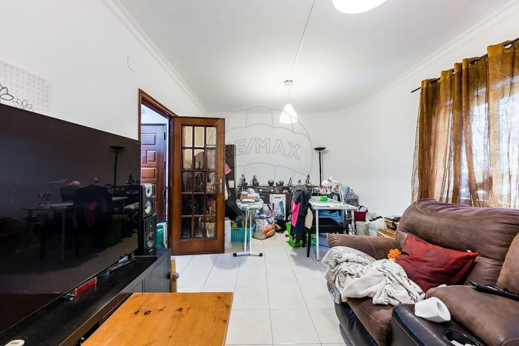 Apartamento T1 para Venda em Pontinha e Famões Foto 10