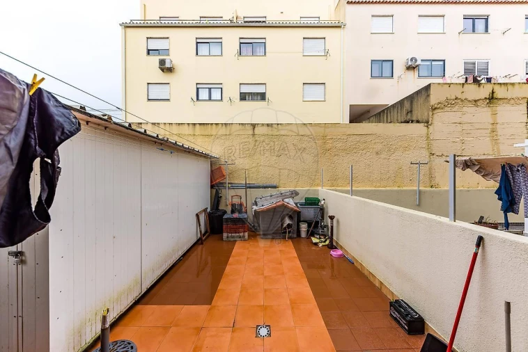 Apartamento T1 para Venda em Pontinha e Famões Foto 17