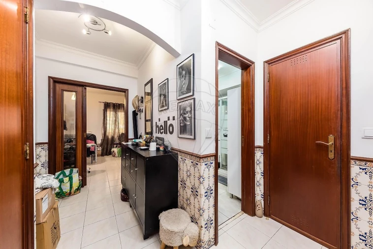 Apartamento T1 para Venda em Pontinha e Famões Foto 5