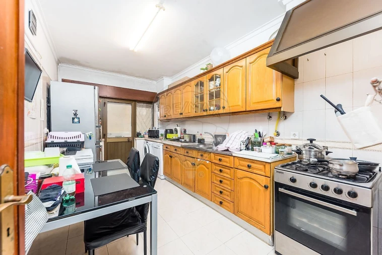 Apartamento T1 para Venda em Pontinha e Famões Foto 8