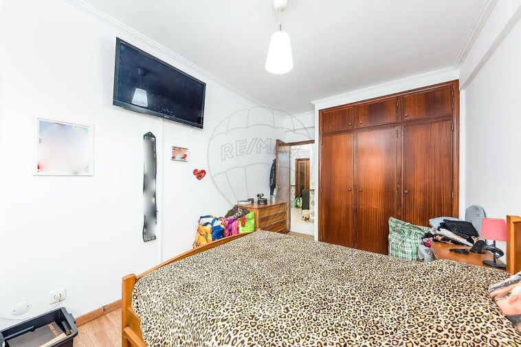 Apartamento T1 para Venda em Pontinha e Famões Foto 14