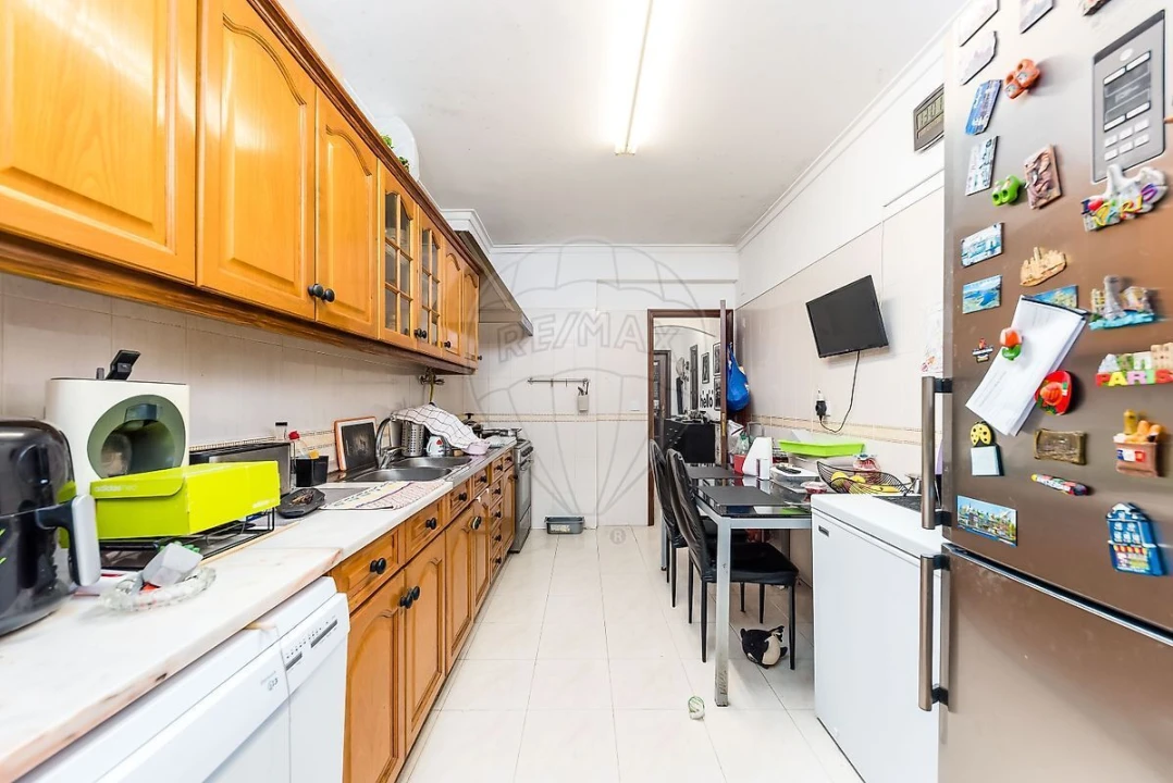 Apartamento T1 para Venda em Pontinha e Famões Foto 7