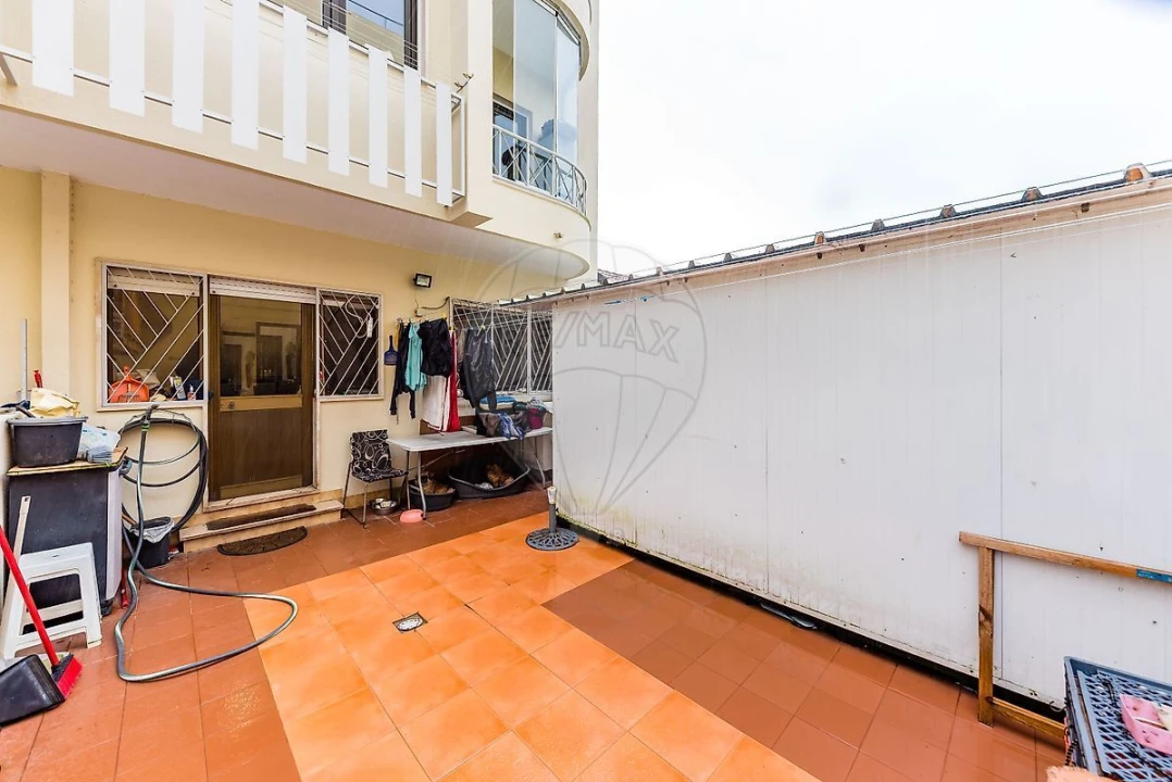 Apartamento T1 para Venda em Pontinha e Famões Foto 16