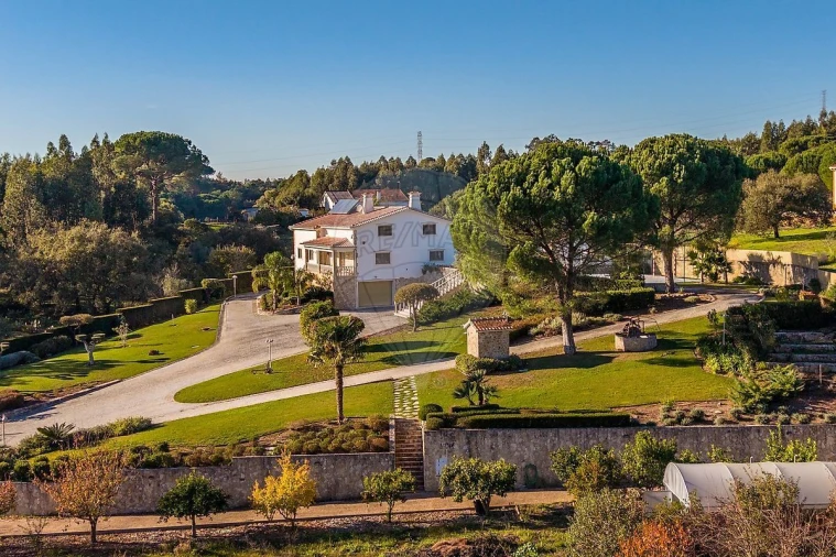 Moradia T7 para Venda em Casais e Alviobeira Foto 1