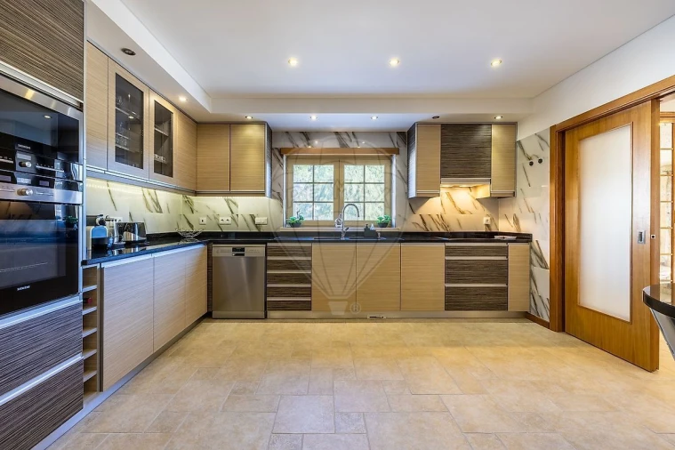 Moradia T7 para Venda em Casais e Alviobeira Foto 10