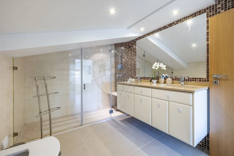 Moradia T7 para Venda em Casais e Alviobeira Foto 28