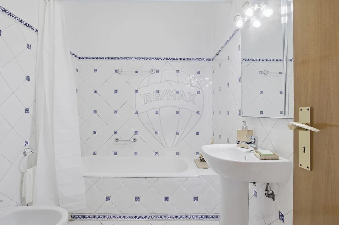 Apartamento T2 para Venda em Algés, Linda-A-Velha e Cruz Quebrada-Dafundo Foto 13