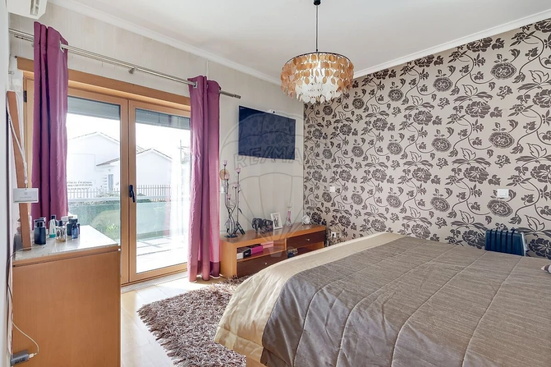 Moradia T4 para Venda em Santo Antão e São Julião do Tojal Foto 11