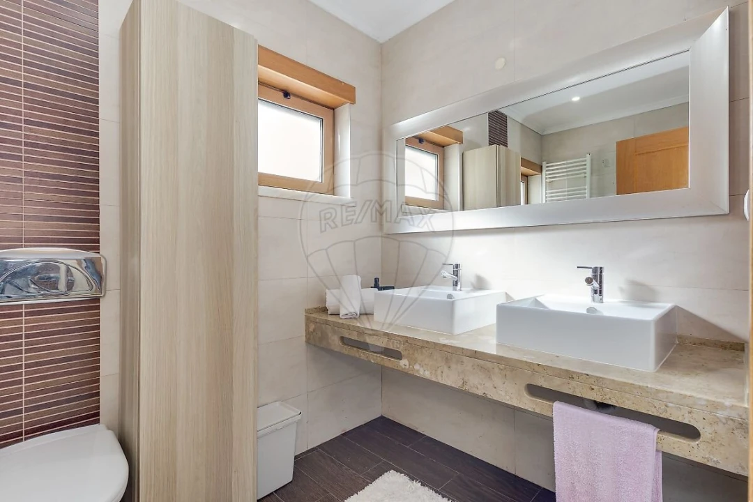 Moradia T4 para Venda em Santo Antão e São Julião do Tojal Foto 16