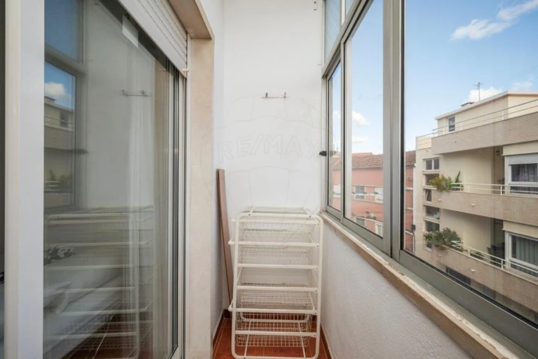 Apartamento T1 para Venda em Pontinha e Famões Foto 11