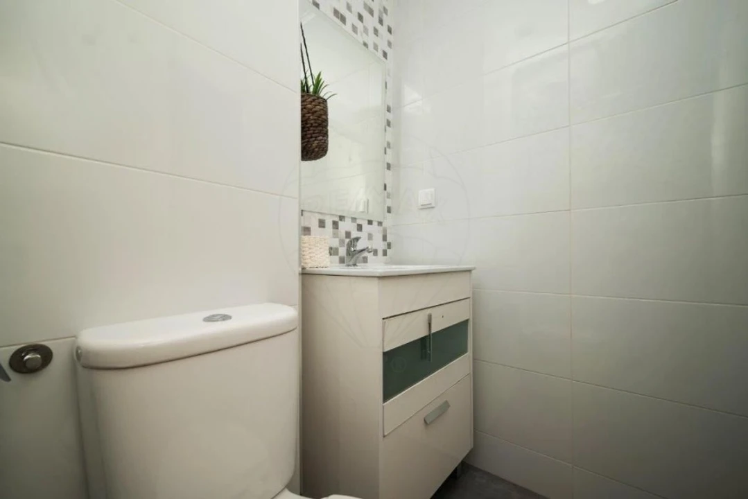 Apartamento T1 para Venda em Pontinha e Famões Foto 27