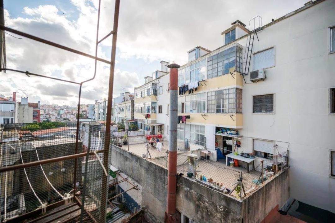 Apartamento T1 para Venda em Pontinha e Famões Foto 31