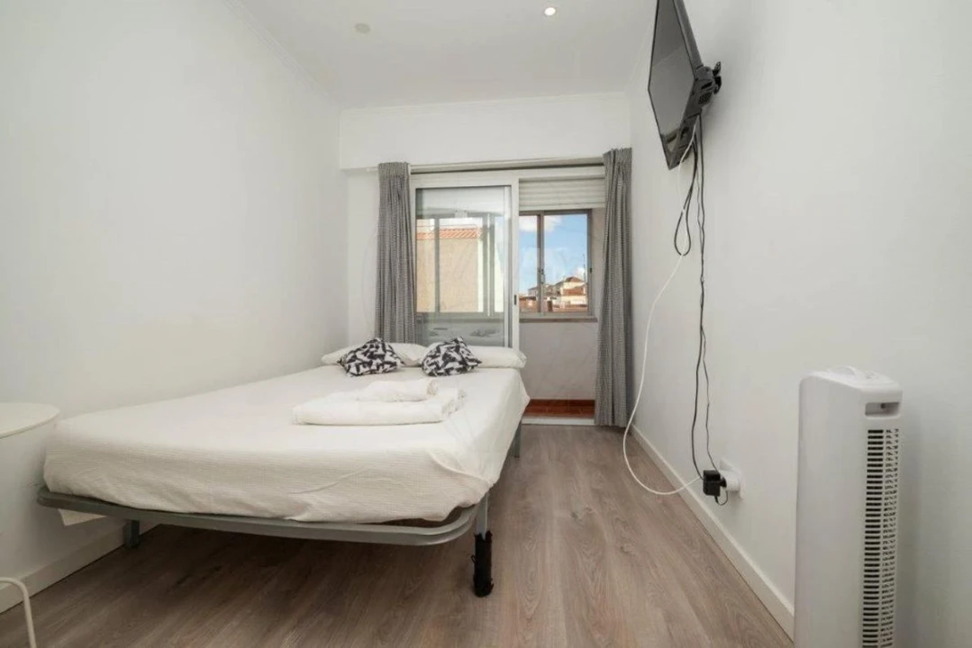 Apartamento T1 para Venda em Pontinha e Famões Foto 8