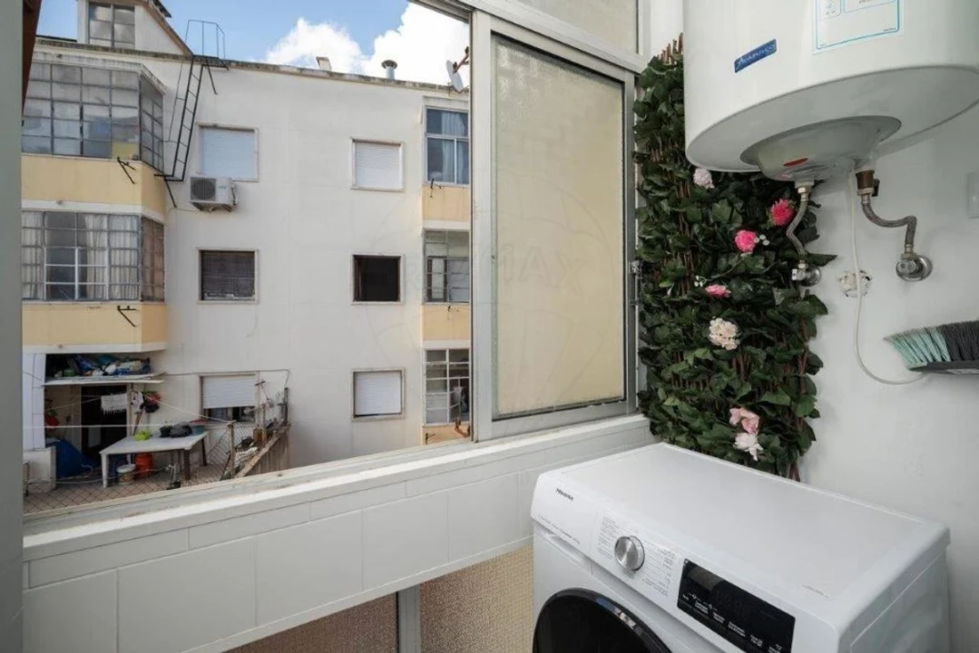 Apartamento T1 para Venda em Pontinha e Famões Foto 6