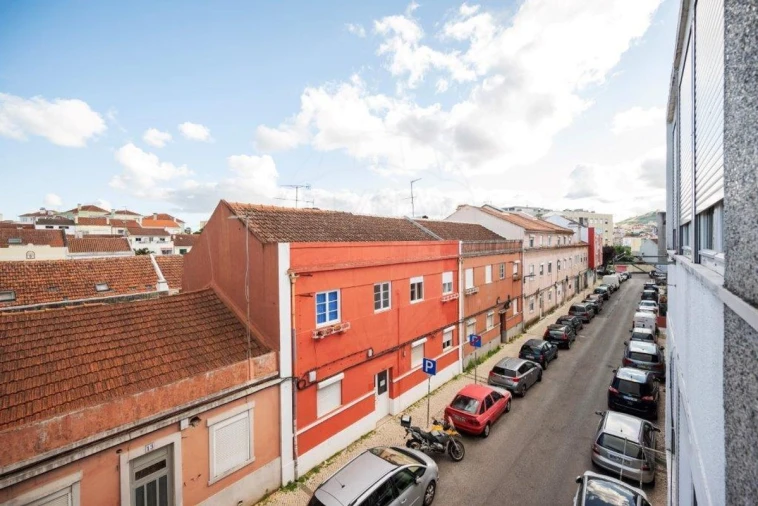 Apartamento T1 para Venda em Pontinha e Famões Foto 30