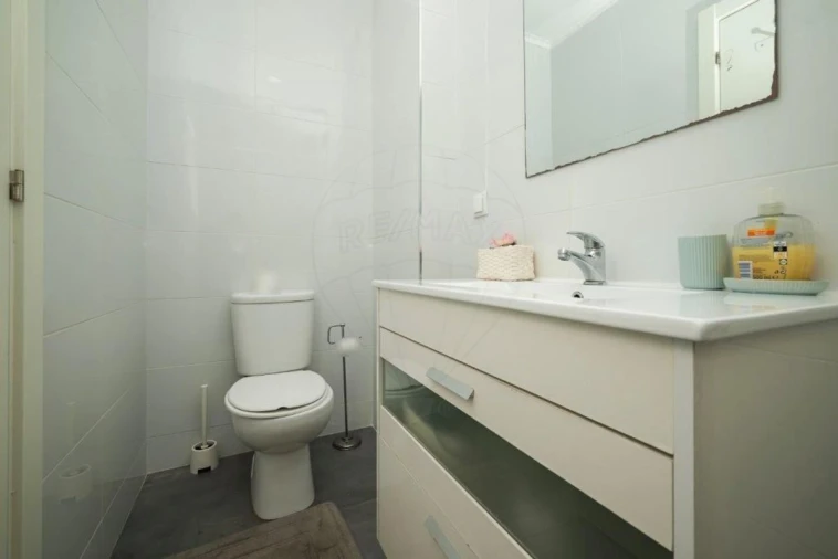 Apartamento T1 para Venda em Pontinha e Famões Foto 14