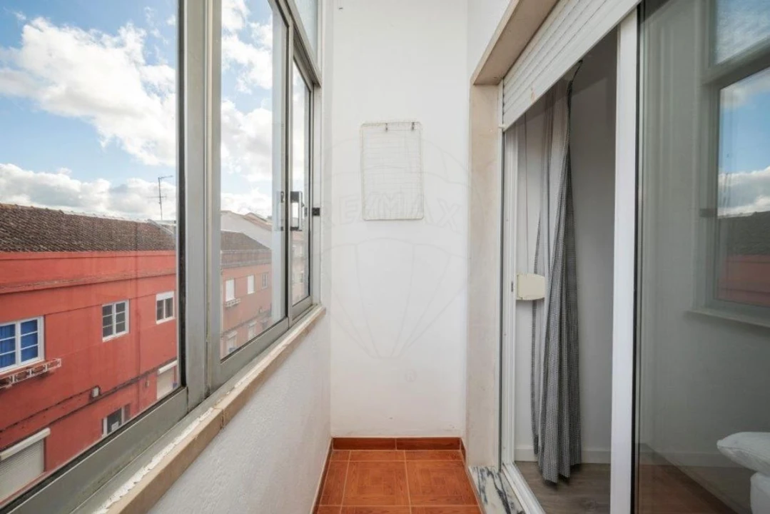 Apartamento T1 para Venda em Pontinha e Famões Foto 12