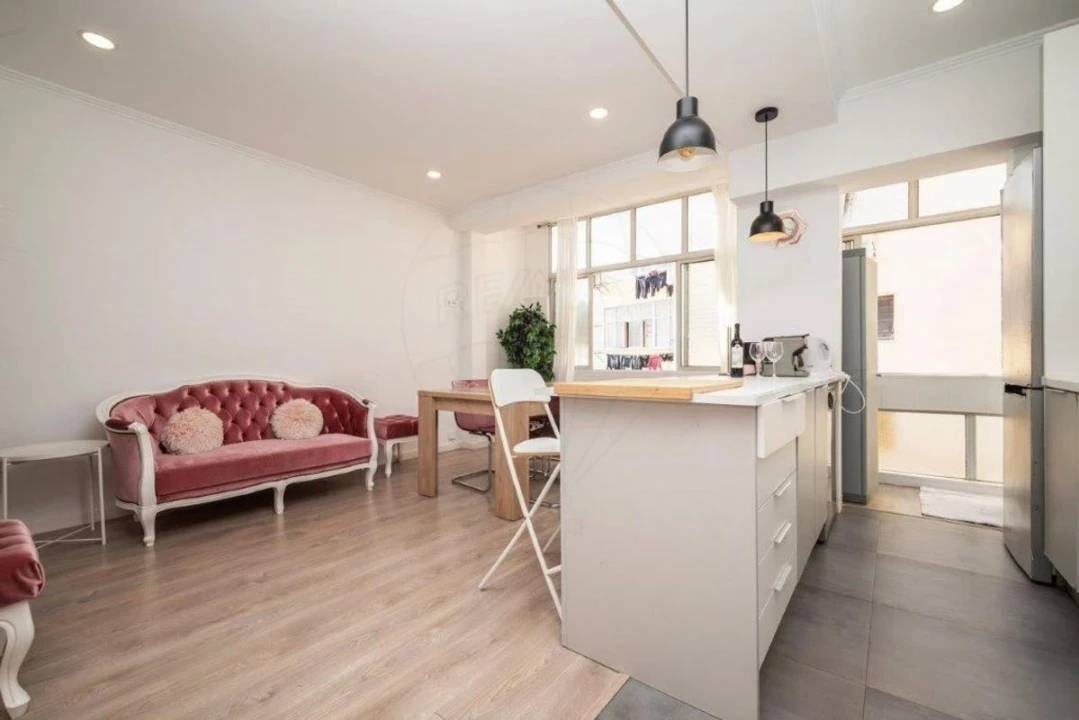 Apartamento T1 para Venda em Pontinha e Famões Foto 1