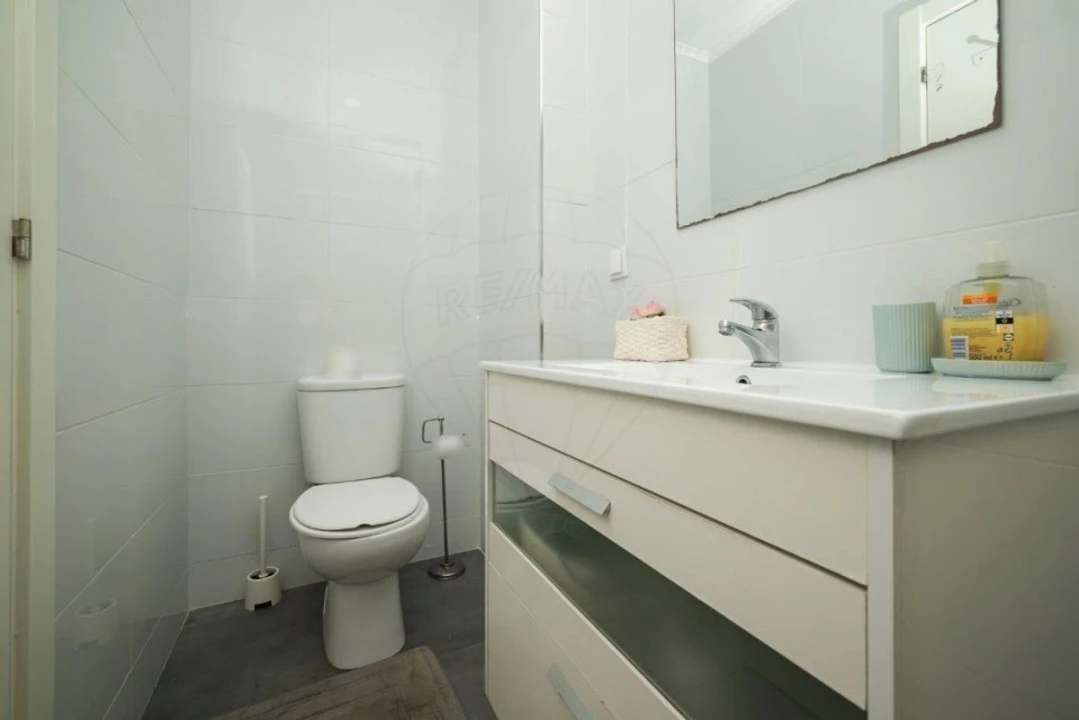 Apartamento T1 para Venda em Pontinha e Famões Foto 14