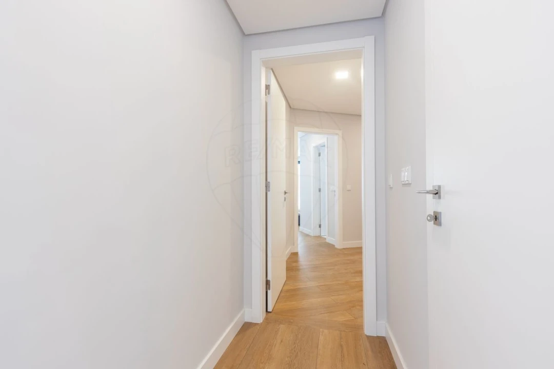 Apartamento T3 para Venda em Carcavelos e Parede Foto 11