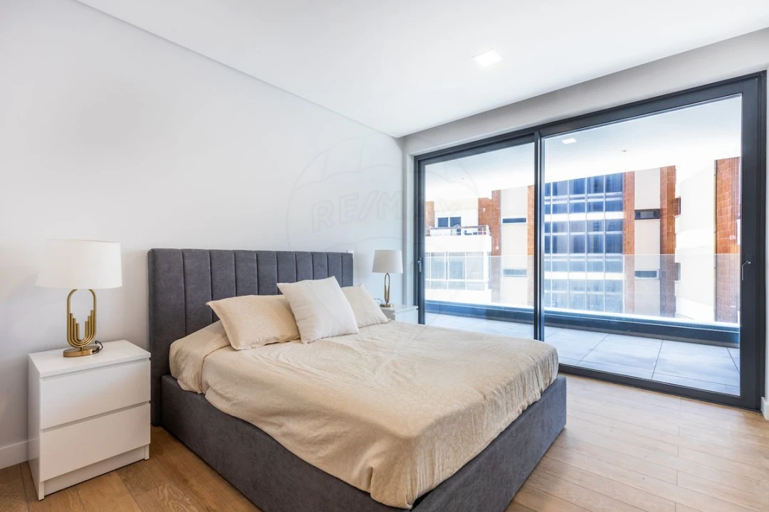 Apartamento T3 para Venda em Carcavelos e Parede Foto 17