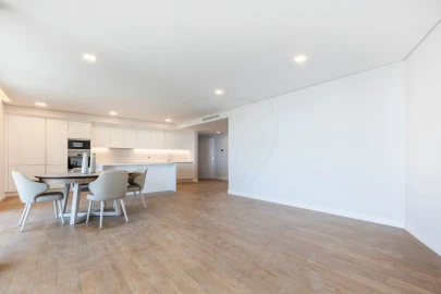 Apartamento T3 para Venda em Carcavelos e Parede