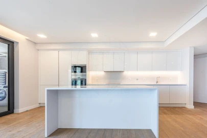 Apartamento T3 para Venda em Carcavelos e Parede
