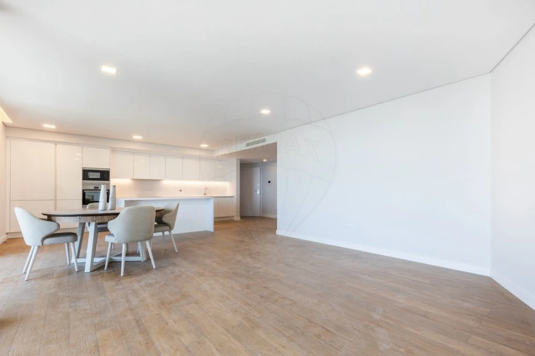Apartamento T3 para Venda em Carcavelos e Parede Foto 5