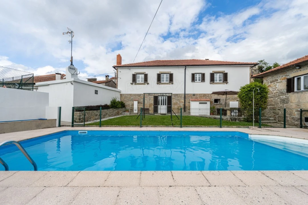 Moradia T4 para Venda em Cerdal Foto 1