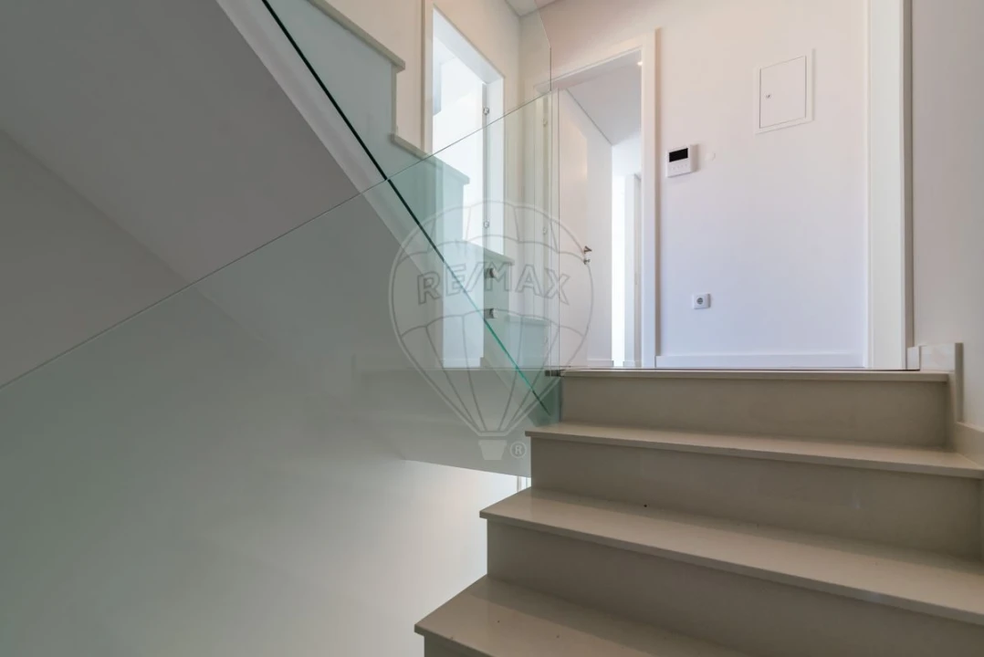 Moradia T4 para Venda em Pontinha e Famões Foto 22