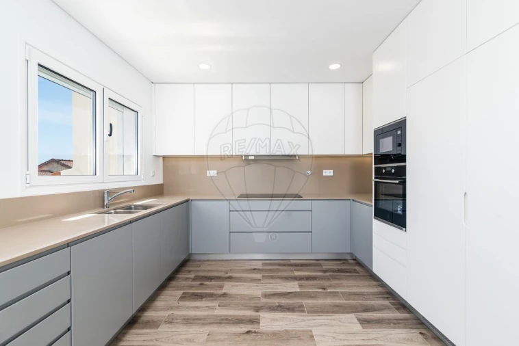 Moradia T4 para Venda em Pontinha e Famões Foto 14