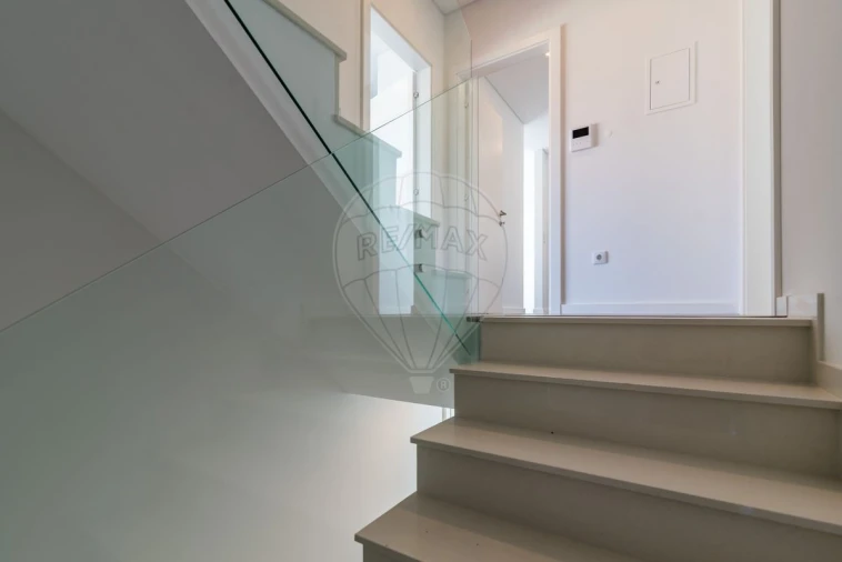 Moradia T4 para Venda em Pontinha e Famões Foto 22