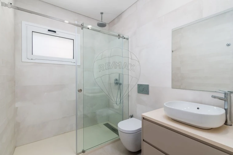 Moradia T4 para Venda em Pontinha e Famões Foto 4