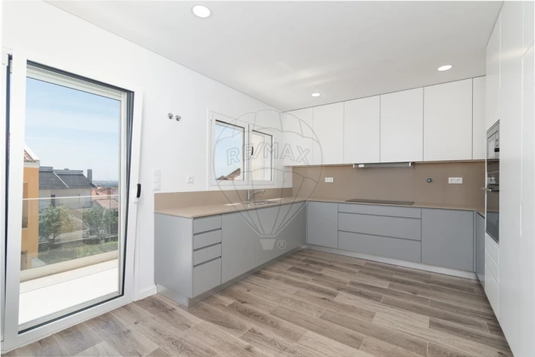 Moradia T4 para Venda em Pontinha e Famões Foto 18