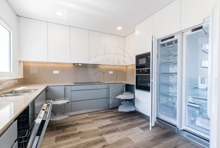 Moradia T4 para Venda em Pontinha e Famões Foto 20