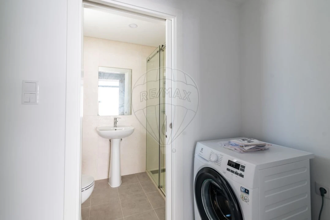 Moradia T4 para Venda em Pontinha e Famões Foto 23