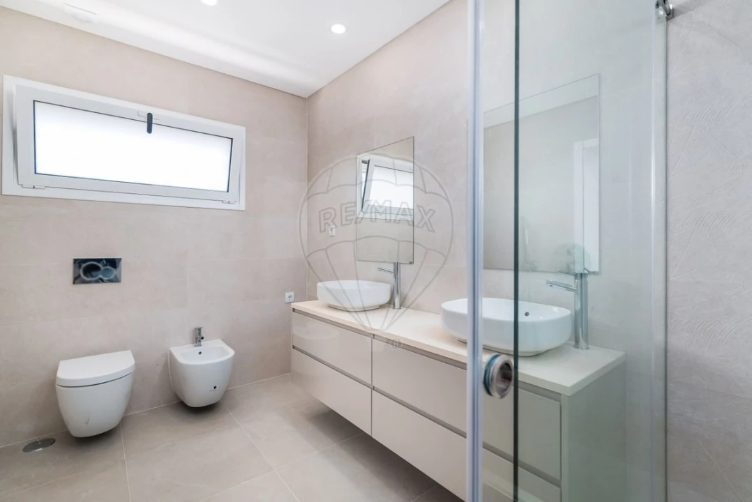 Moradia T4 para Venda em Pontinha e Famões Foto 21