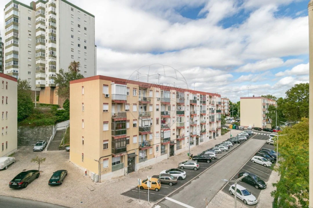 Apartamento T3 para Venda em Santo António dos Cavaleiros e Frielas Foto 31