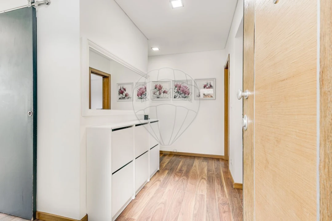 Apartamento T3 para Venda em Santo António dos Cavaleiros e Frielas Foto 9